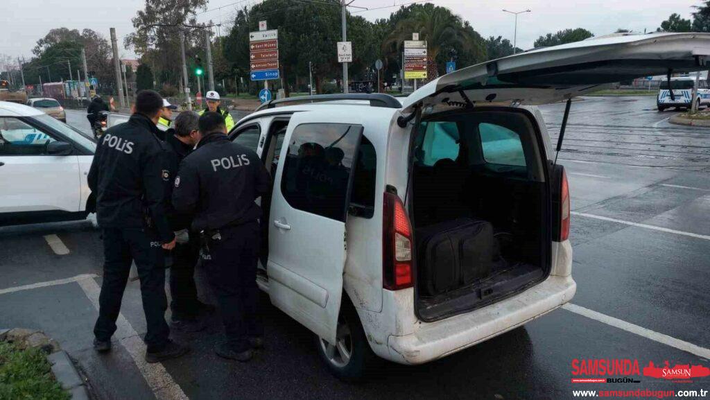 Samsun'da Çaldığı Araçla Kaçan Hırsız Kovalamacada Yakalandı