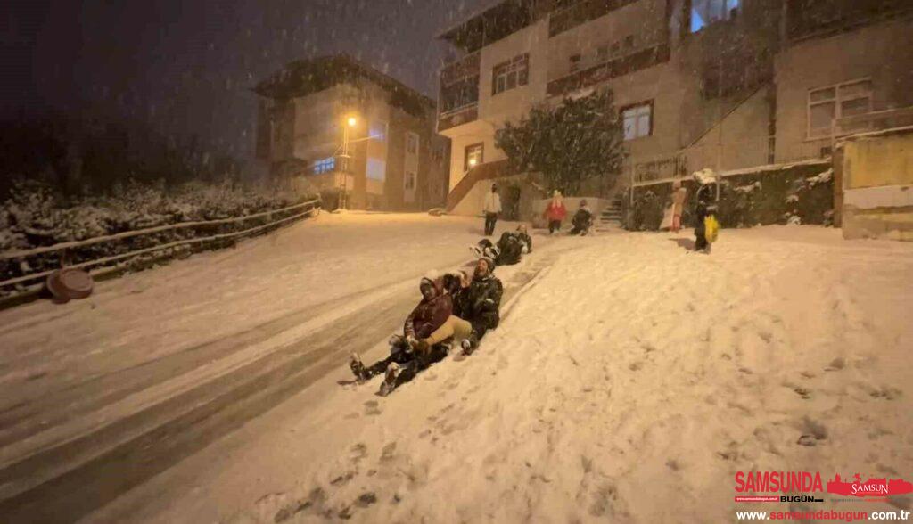 Samsun’lu Vatandaşların Kar Eğlencesi