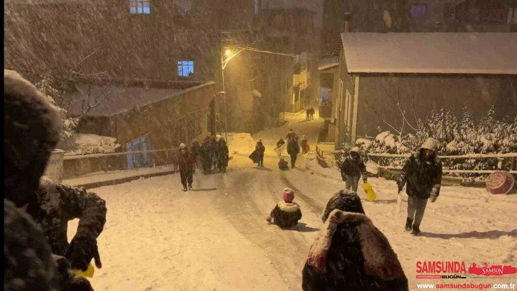 Samsun’lu Vatandaşların Kar Eğlencesi