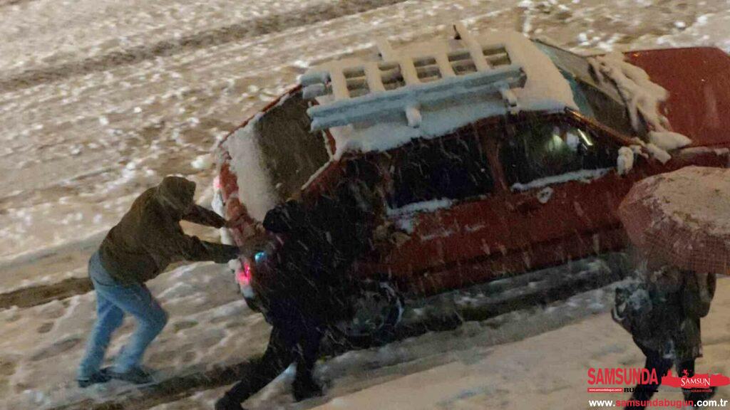 Samsun’daki Yoğun Kar Yağışı Hayatı Etkiledi