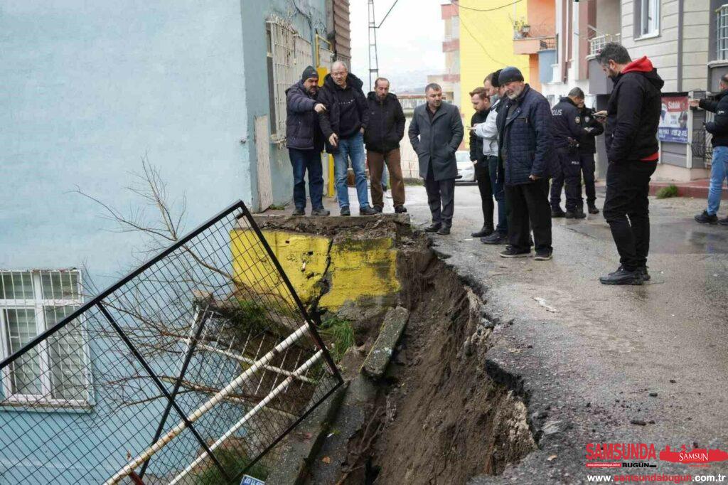 İlkadım'da İstinat Duvarı Çöktü: Sokak Trafiğe Kapatıldı