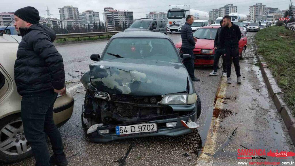 Samsun'da 9 Aracın Karıştığı Zincirleme Trafik Kazası